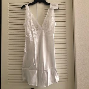 NWT💗 white bridal💖 2 pieces nightgown M size